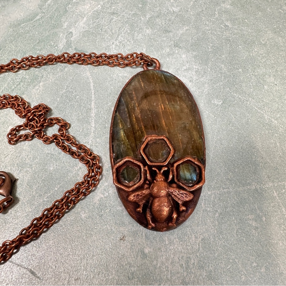 Copper Bee on Large Oval Labradorite Stone Pendant Long Necklace - Picture 2 of 8